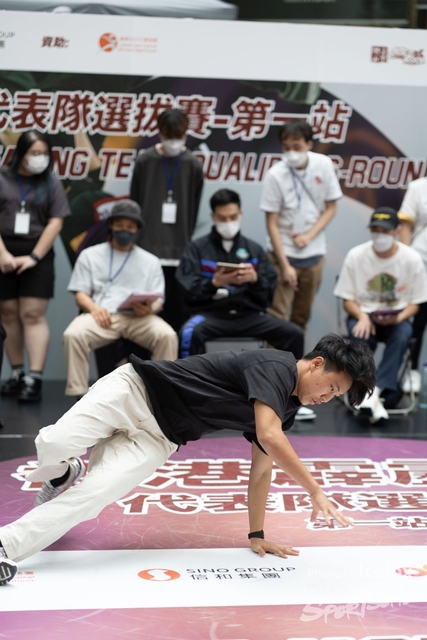 Break_Dance_R1-158