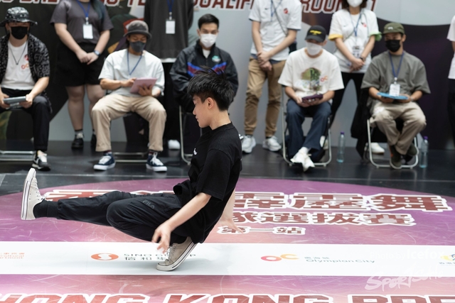 Break_Dance_R1-159