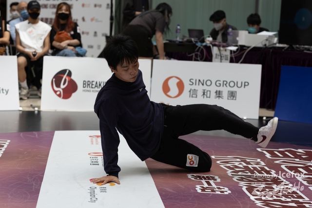 Break_Dance_R1-212