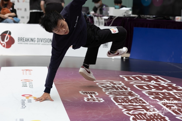 Break_Dance_R1-213
