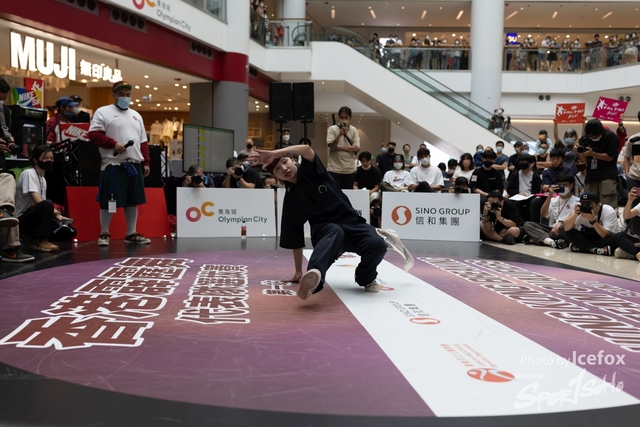 Break_Dance_R1-275