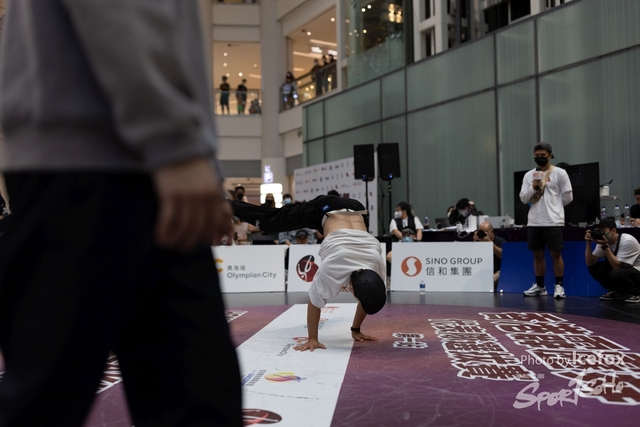 Break_Dance_R1-323