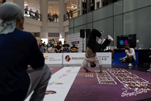 Break_Dance_R1-344