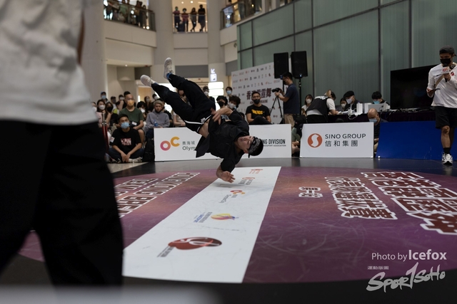 Break_Dance_R1-355