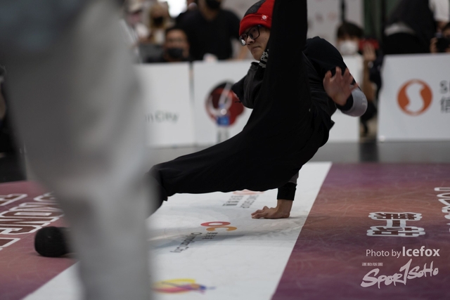 Break_Dance_R1-391