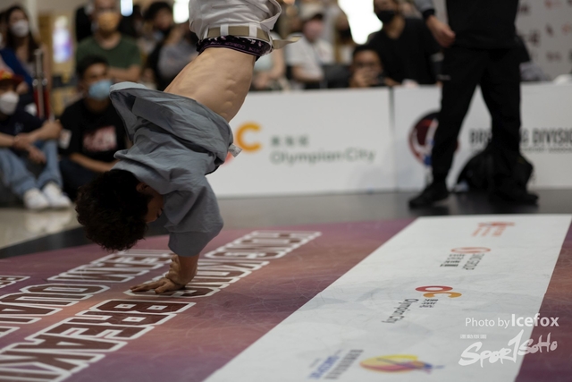Break_Dance_R1-393
