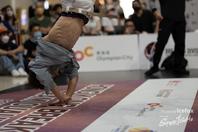 Break_Dance_R1-394