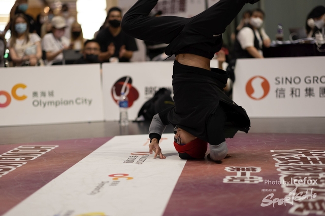 Break_Dance_R1-402