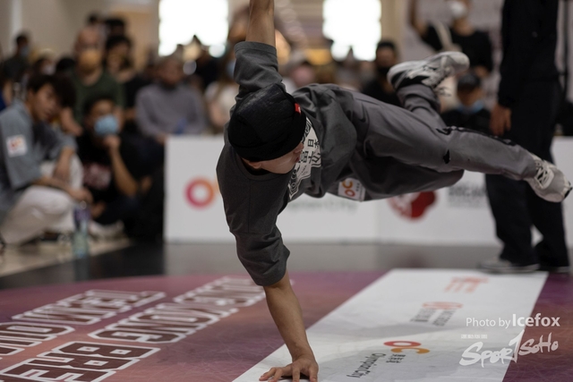 Break_Dance_R1-409