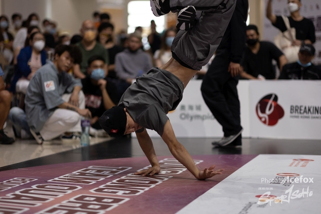 Break_Dance_R1-413