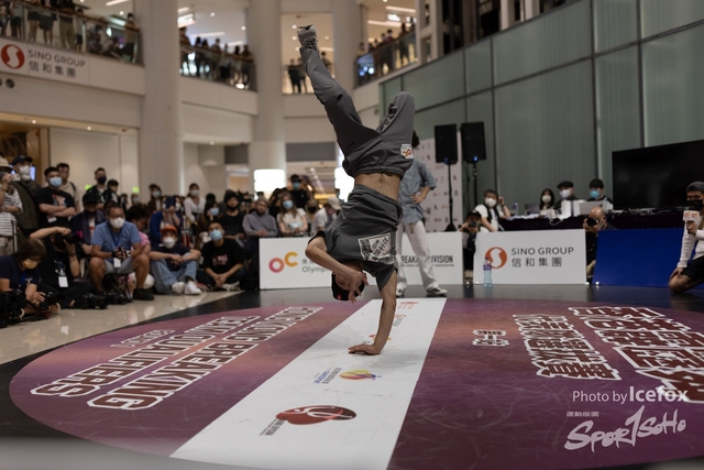 Break_Dance_R1-422
