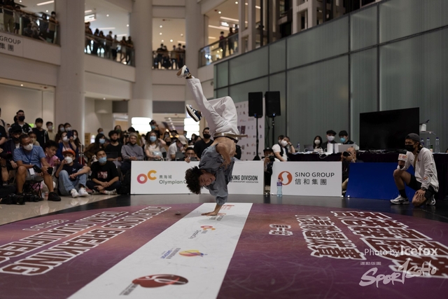 Break_Dance_R1-440