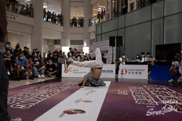 Break_Dance_R1-441