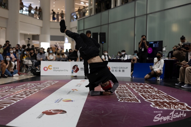 Break_Dance_R1-447