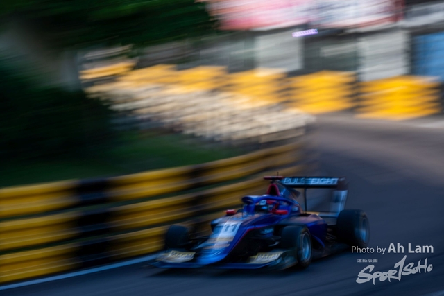 Z8B_3734