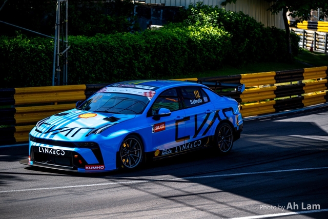 Z8B_3273